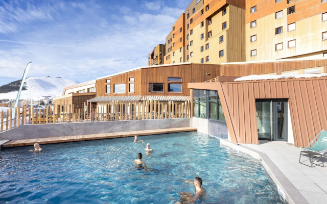 Retreat With Shared Pool and Terrace
