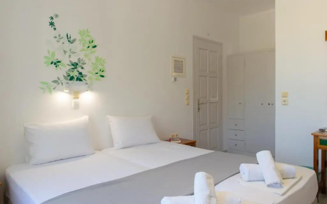 Morpheas Pension Rooms & Apartments