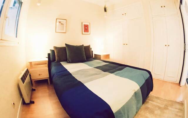 Отель Lollipop Flats City Center Petite Suite III комната для гостей