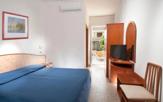Hotel Holiday