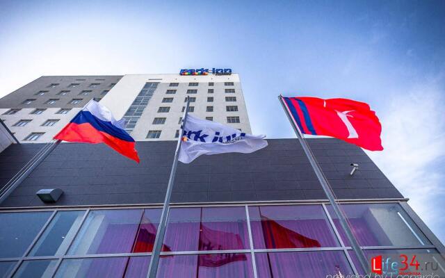 Гостиница Park Inn by Radisson Волгоград вид на фасад