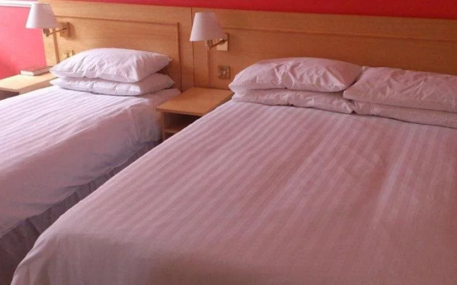 Chequers Plaza Hotel