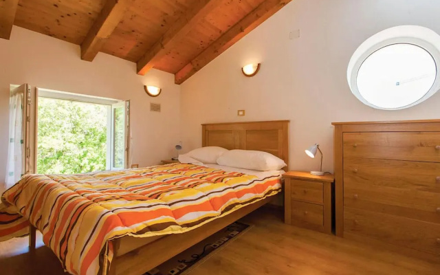 Stunning Home in Valbandon With Wifi and 6 Bedrooms