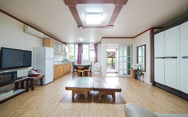 Yeosu Blue Sky Galaxy Pension