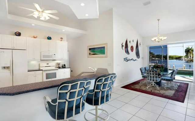 Villa Dolphin