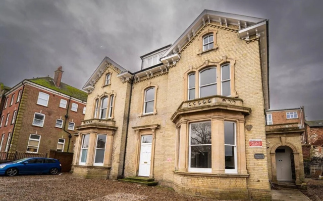 Stylish 3 Bedroom Maisonette