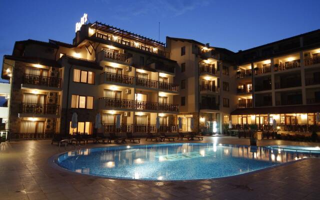 Отель Relax Holiday Complex & Spa Болгария, Свети Влас - отзывы, цены и фото номеров - забронировать отель Relax Holiday Complex & Spa онлайн вид на фасад