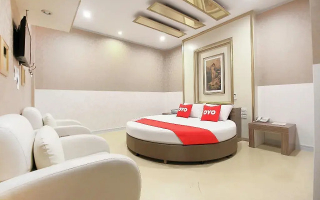 OYO 1002 Pinklao Resort