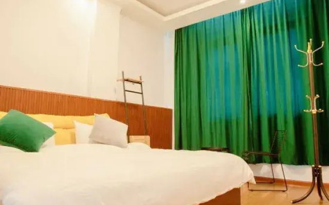 Hailuogou Shuangyue Scenic Homestay