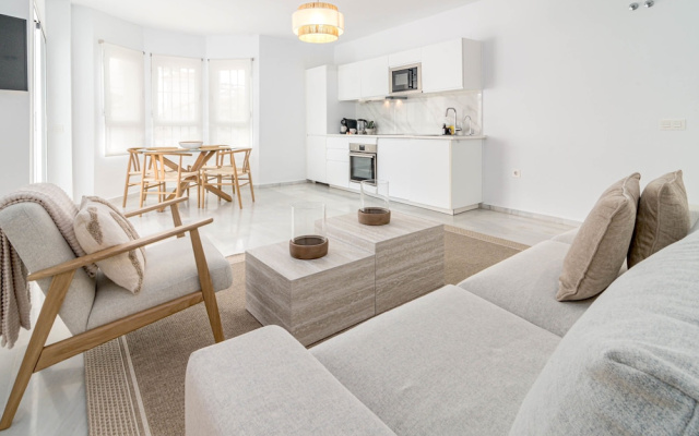 Lnm5.30 - Great Location With Private Roof Terrace