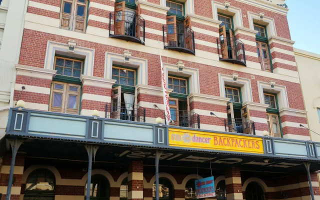 Sundancer Backpackers Resort