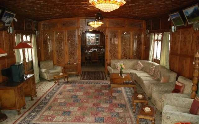 Zaffer Houseboats