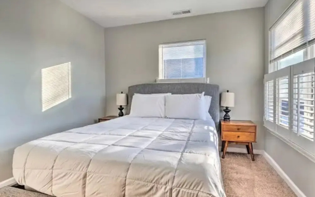 Cozy Downtown Escape