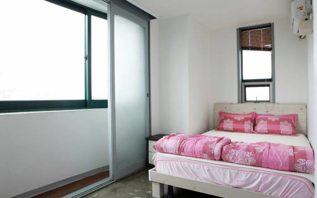 U Guesthouse Hongdae - Female Only