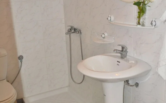Studio Apartments Pelekas Beach adonis