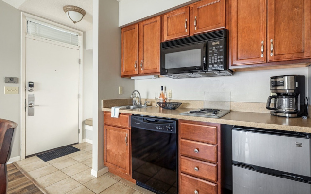 Stunning Lake Views The Shores 5577