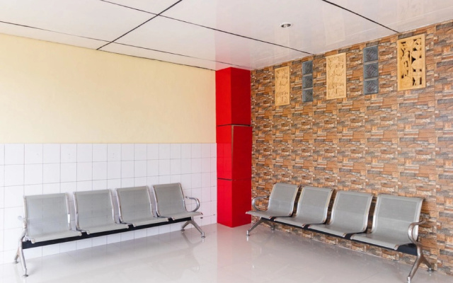 RedDoorz Plus @ Jalan Gatot Subroto Medan