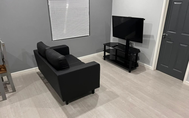 Luxury Apartment - Free Wi-fi & Parking NO Deposit