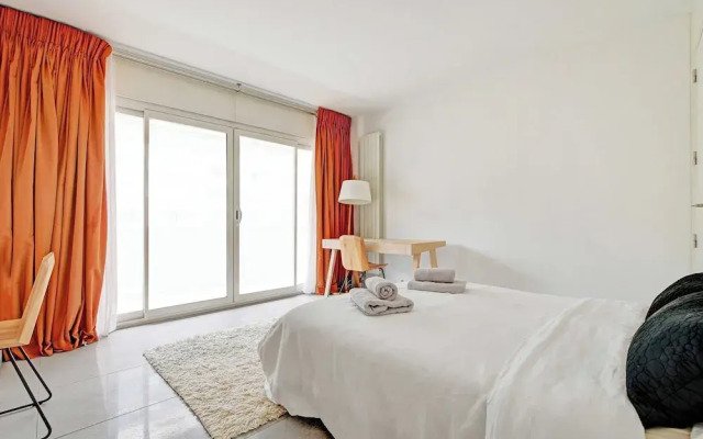 Exceptional 3bdr/6p apt - View of the Eiffel Tower