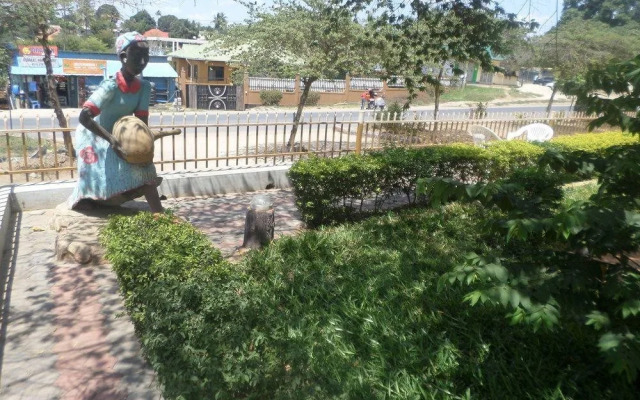 Flamingo Garden Inn & Hotel