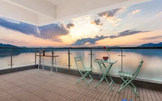 Shanhujian Resort Hotel (Huangshan Taiping Lake)
