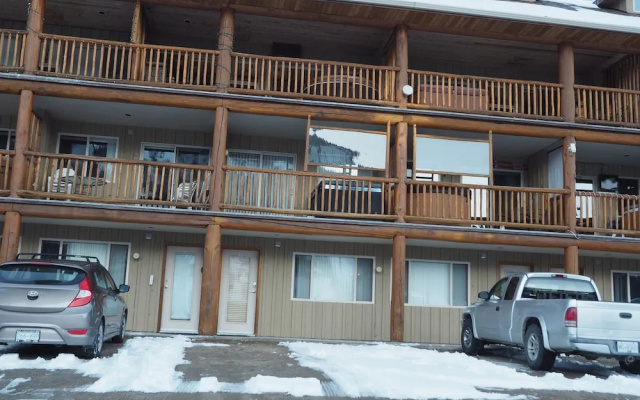 Outlaws 103 condo