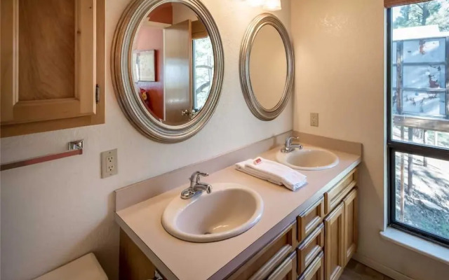 La Luz Lodge - Two Bedroom Cabin
