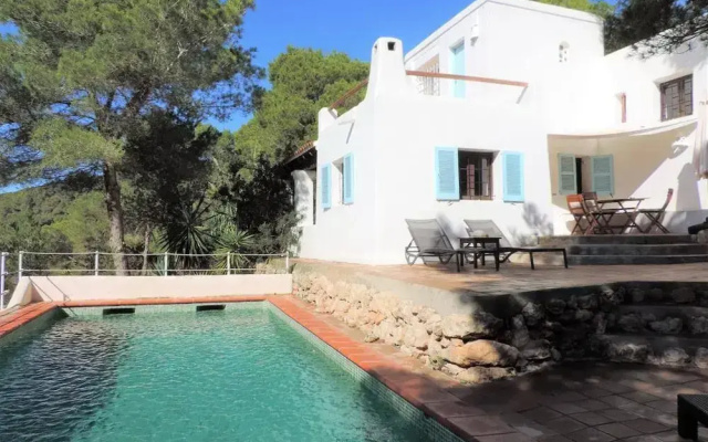 Villa in Ibiza Near Stunning Beaches