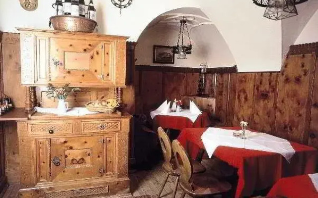 Schlössl "Unterm Rain"