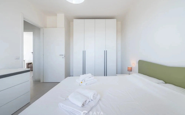 Modern Bright 2BR Retreat With Balcony