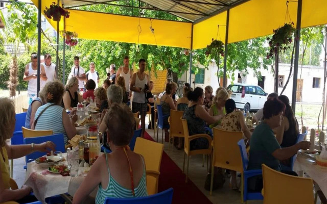 Hotel Droni