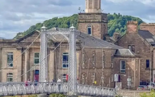 Stunning Spacious Apartment on River Ness