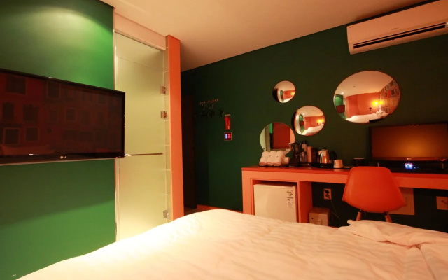 Y Hotel