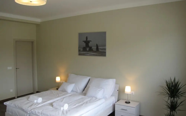 Empire of Liberty Apartment