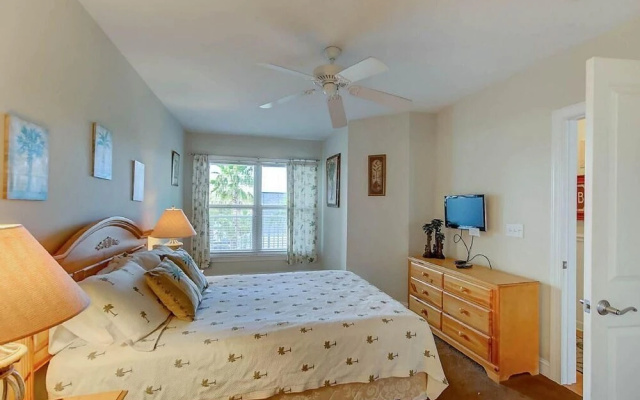 1010 Ocean Palms 201