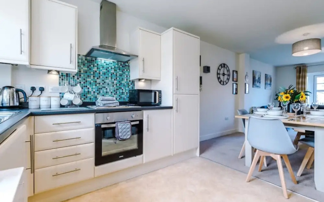 Spacious Home Ideal for Professionals Sleeps 8