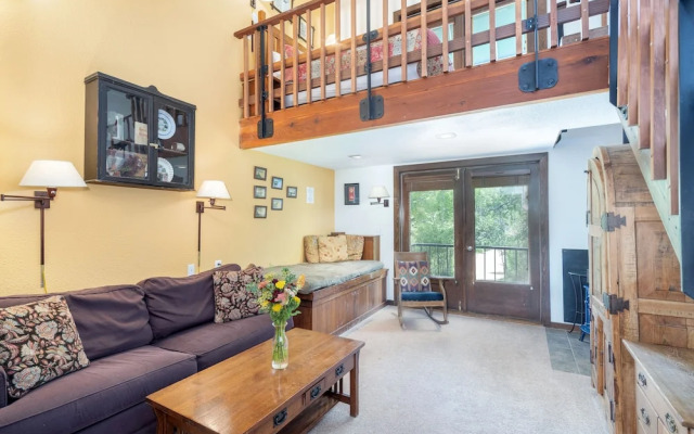 Manitou Lodge 6 Hotel Room by Alpine Lodging Telluride