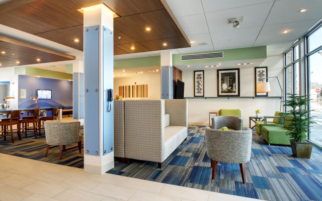 Holiday Inn Express & Suites Galesburg by IHG