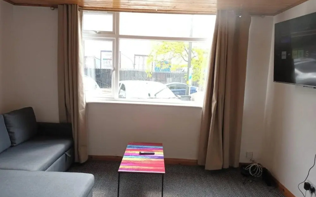 Spacious Birmingham House - 7 Guests -free Parking