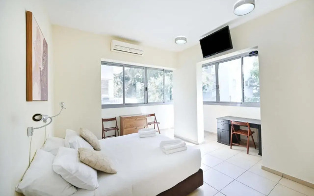 Simple 1BR in the city center by HolyGuest