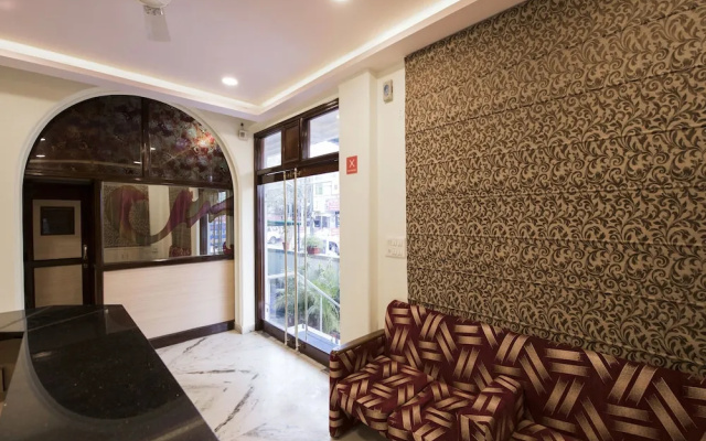OYO 13643 Hotel Maharaja Palace