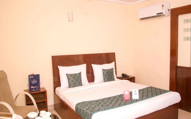 OYO 7666 Hotel SilverLine