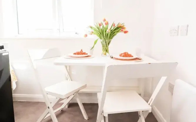 Spacious and Comfortable 2-bed Flat