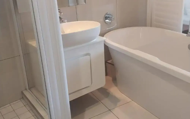 Studio Resort Apartment - Sleeps 2 - Beachside