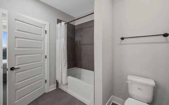 Pulse - Minutes to Broadway - Sleeps 6