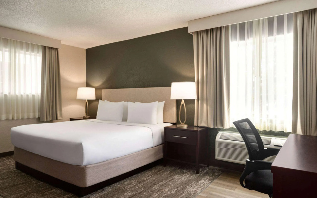 Mai Hana Hotel & Suites