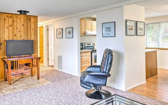 Walkable Sitka Getaway w/ Community Perks!