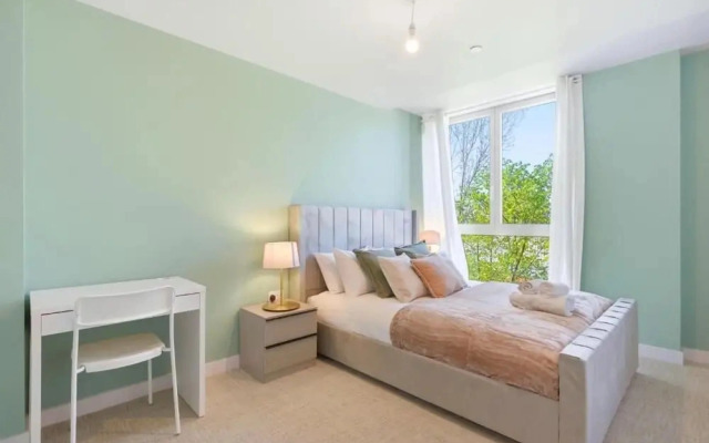 Trafford Garden Retreat with Free Car Park
