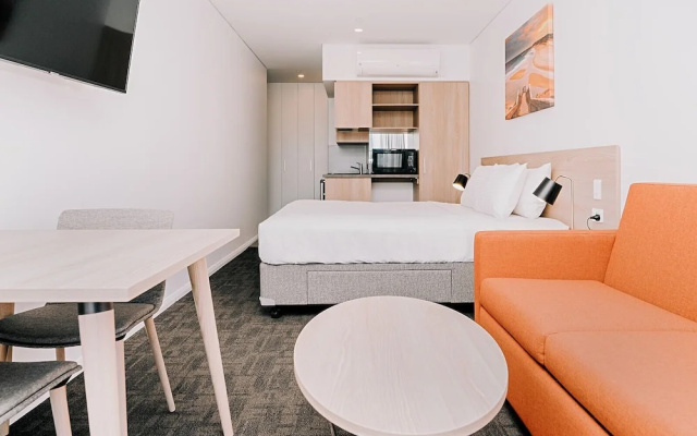 Tom's Court Hotel