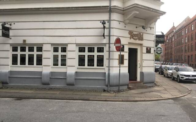 Отель Aalborg Bed and Breakfast Алборг вид на фасад